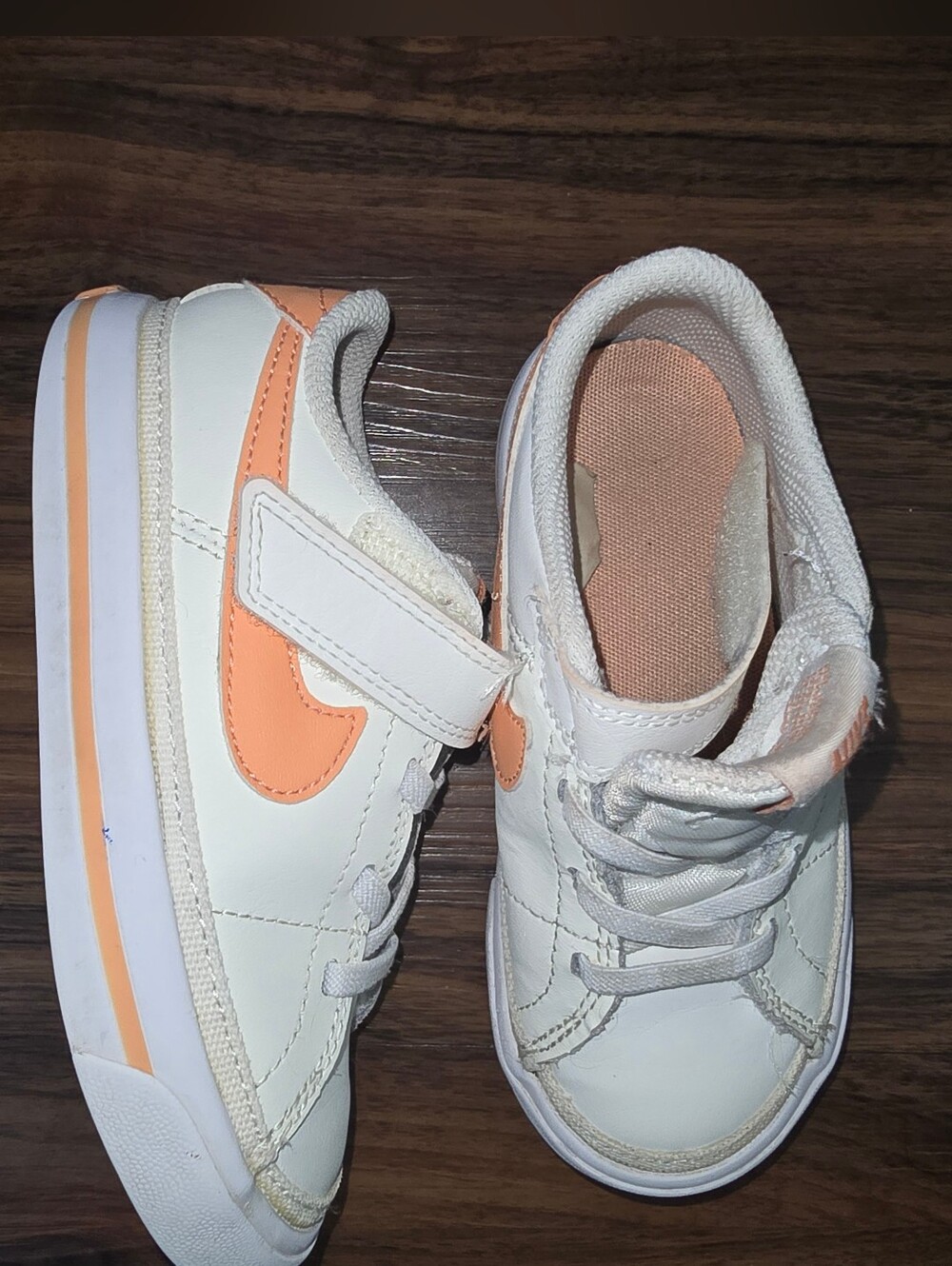 Nike Kids White Sneakers with Peach Swoosh 8.5 - Picture 5 of 5